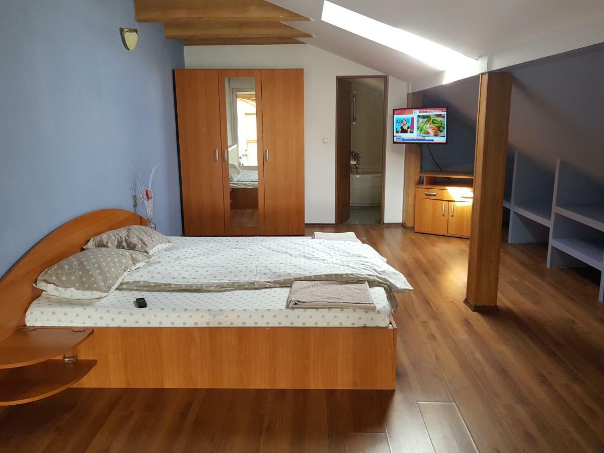 Penthouse Apartament 2 Floors, 2 Bedroom , 2 Bath, 120 Sqm , Inside Yard Parking Κλουζ-Ναπόκα Εξωτερικό φωτογραφία